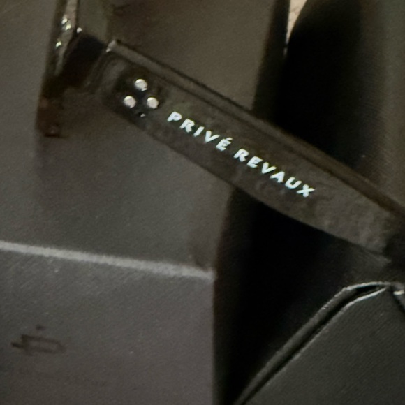 NEW IN BOX PRIVE REVAUX “THE CLASSIC “POLARIZED SUNGLASSES
52-22-150 - Picture 7 of 11